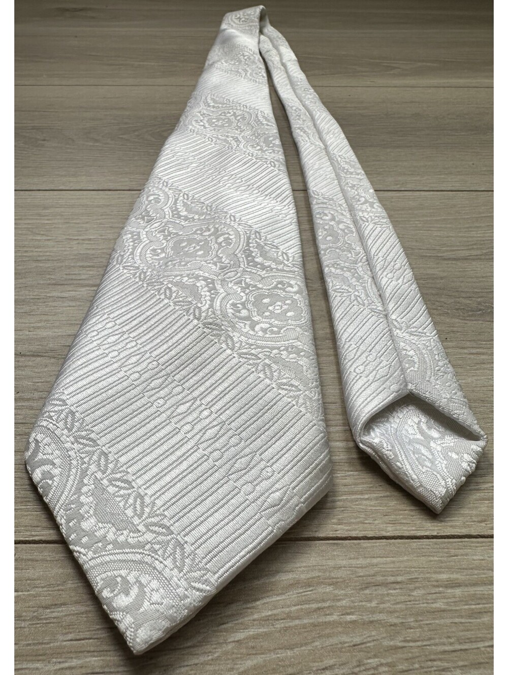 Woven in Como Italy for HABAND White Paisley Geometric Necktie 100% Silk